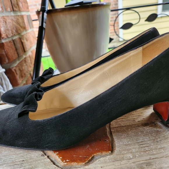 VINTAGE SUEDE PUMPS BY LOUIS VUITTON - Picture 4 of 9